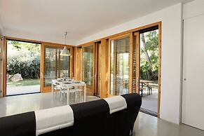 Villa With Pool Garden Near The Sea