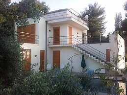 Villa With Pool Garden Near The Sea