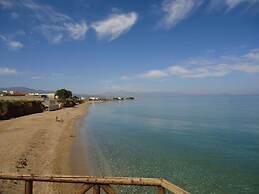 Spacious Family Apartment With Sea View And Swimming Pool