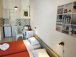 Renia Studios Standard Studio Overlooking the Swimming Pool