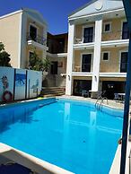 Renia Studios Standard Studio Overlooking the Swimming Pool