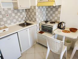 Renia Studios Standard Studio Overlooking the Swimming Pool