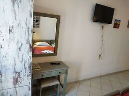 Renia Studios Standard Studio Overlooking the Swimming Pool