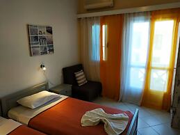 Renia Studios Standard Studio Overlooking the Swimming Pool