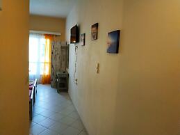 Renia Studios Standard Studio Overlooking the Swimming Pool