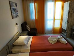 Renia Studios Standard Studio Overlooking the Swimming Pool