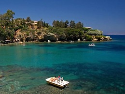 Renia Studios Standard Studio Overlooking the Swimming Pool