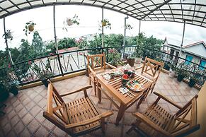 Hillside Homestay Hue - Em Room top Apartment