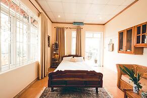Hillside Homestay Hue - Em Room top Apartment