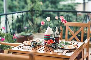 Hillside Homestay Hue - Em Room top Apartment