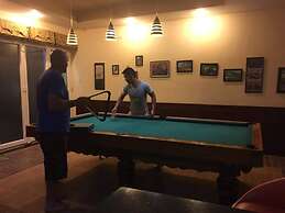 Hillside Homestay Hue - Em Room top Apartment