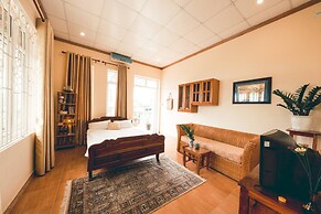 Hillside Homestay Hue - Em Room top Apartment