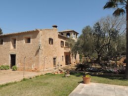 Charming Villa With Pool in Algaida