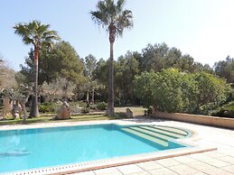 Charming Villa With Pool in Algaida