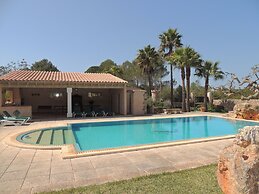 Charming Villa With Pool in Algaida