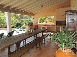 Charming Villa With Pool in Algaida