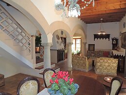 Charming Villa With Pool in Algaida