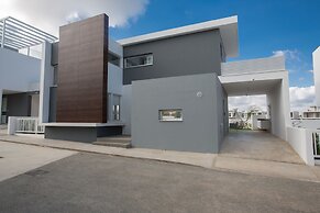 Villa Prol26, Stunning 3bdr Protaras Villa With Pool, Close to Fig Tre