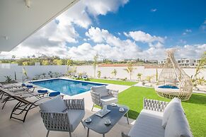 Villa Prol26, Stunning 3bdr Protaras Villa With Pool, Close to Fig Tre