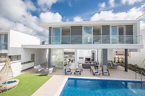 Villa Prol26, Stunning 3bdr Protaras Villa With Pool, Close to Fig Tre