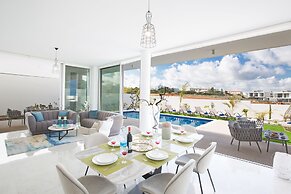 Villa Prol26, Stunning 3bdr Protaras Villa With Pool, Close to Fig Tre