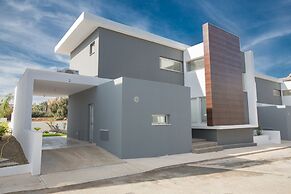 Villa Prol20, Contemporary 3bdr Protaras Villa With Pool, Close to the