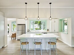 Southwinds Beach House is a 3 Bedroom With Exquisite sea Views