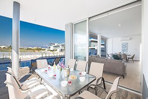 Villa Prol17, Exquisite 5bdr Villa With Pool, Close to Fig Tree Bay Be