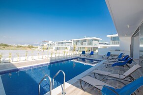 Villa Prol17, Exquisite 5bdr Villa With Pool, Close to Fig Tree Bay Be