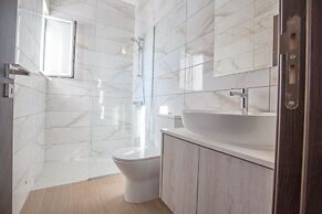 Villa Prol17, Exquisite 5bdr Villa With Pool, Close to Fig Tree Bay Be