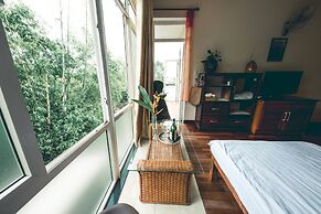 Hillside Homestay Hue - Top Apartment