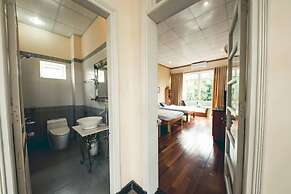 Hillside Homestay Hue - Top Apartment