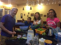 Hillside Homestay Hue - Silk Room