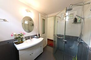 Hillside Homestay Hue - Silk Room