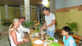 Hillside Homestay Hue - Silk Room