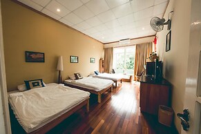 Hillside Homestay Hue - Triple Room top Apartment
