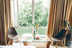 Hillside Homestay Hue - Triple Room top Apartment