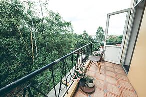 Hillside Homestay Hue - Triple Room top Apartment