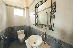 Hillside Homestay Hue - Triple Room top Apartment