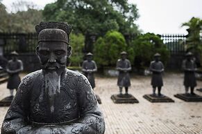 Hillside Homestay Hue - Triple Room top Apartment