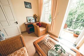 Hillside Homestay Hue - Triple Room top Apartment
