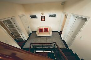 Hillside Homestay Hue - Triple Room top Apartment