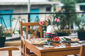 Hillside Homestay Hue - Triple Room top Apartment