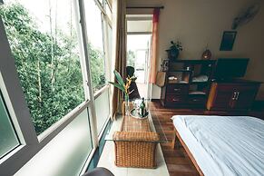 Hillside Homestay Hue - Triple Room top Apartment