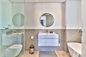 Luxury Three Bedroom Apartment - Fully Furnished and Equipped
