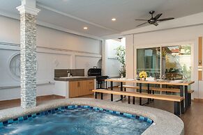 Luxury Pool Villa 6BR