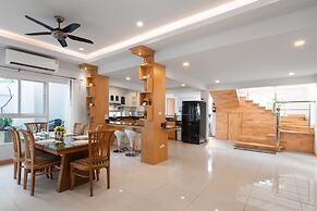 Luxury Pool Villa 6BR