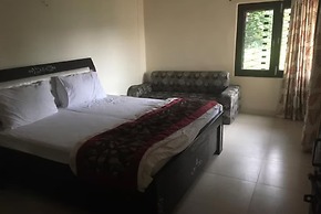 Goroomgo Blue Moon Bhimtal