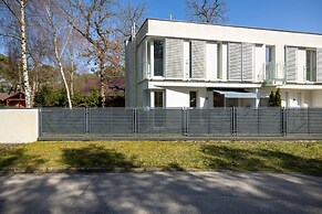 Four Seasons Apartment by Renters