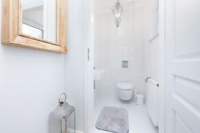 Four Seasons Apartment by Renters